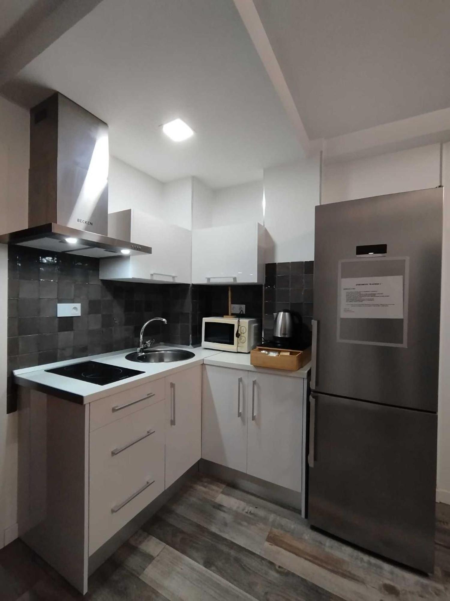 Plazamar Centro Apto 1 Dorm 3 Huesped Playa Wifi Torre Del Mar Exteriör bild